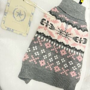 Women's Gray and Pink Sweater